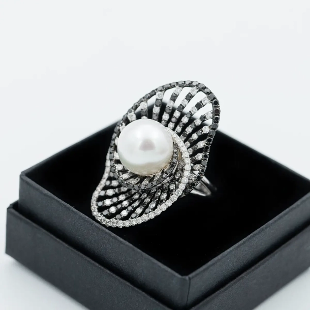 Inel aur 18k, perla si diamante