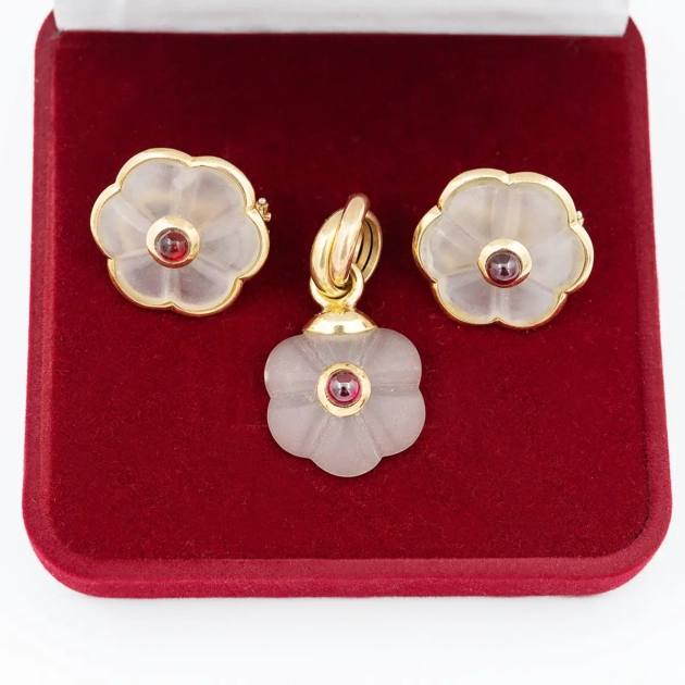 Set cercei si pandantiv, aur 18 k, cristal de stanca, granate
