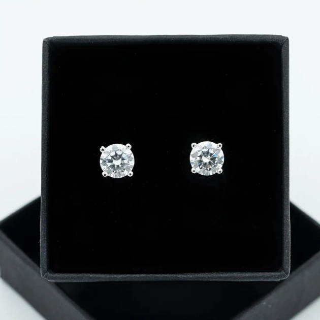 Cercei stud argint si moisanite 2 ct