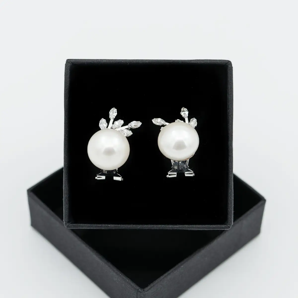 Cercei aur 18k, perle de cultura si cubic zirconia