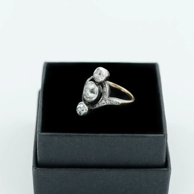 Inel autentic Art Deco cu diamante ce totalizeaza 2,5ct