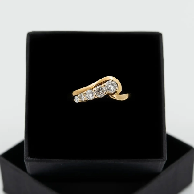 Inel vintage aur 18k cu diamante ce totalizeaza 1 ct