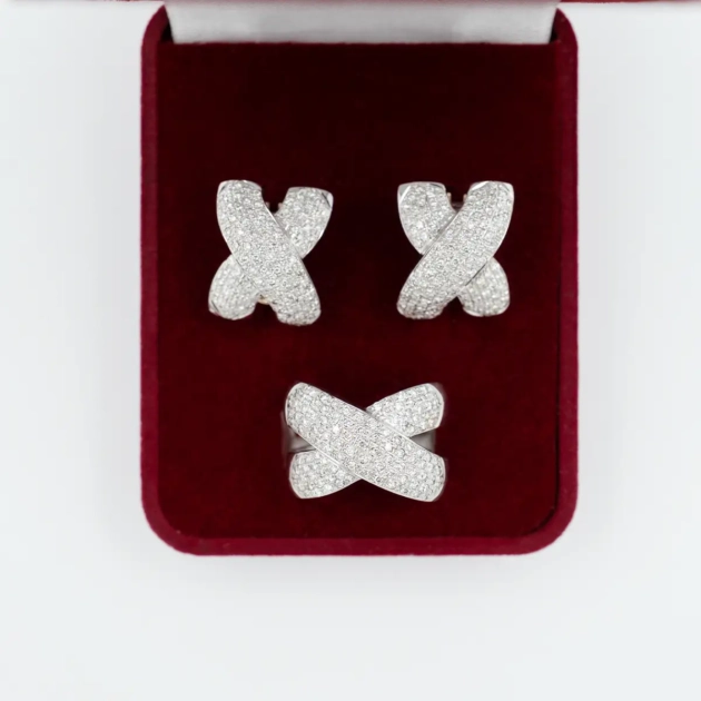 Set aur 18k cu diamante ce totalizeaza 3ct