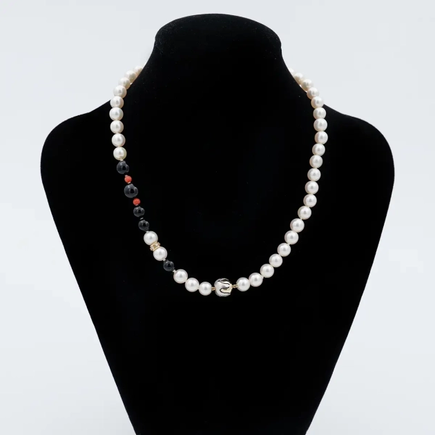 Colier vintage, perle AKOYA, onix negru, coral, aur 14K si diamante