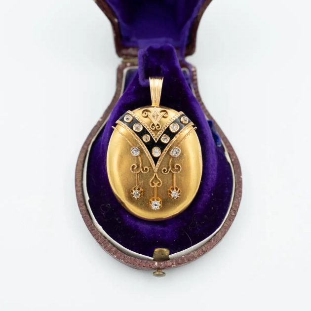 Caseta - Pandant - Brosa, aur 18K, diamante si email negru