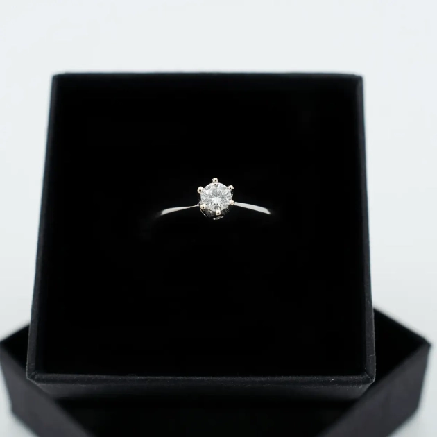 Inel aur alb 18K si diamant soliter 0.35ct