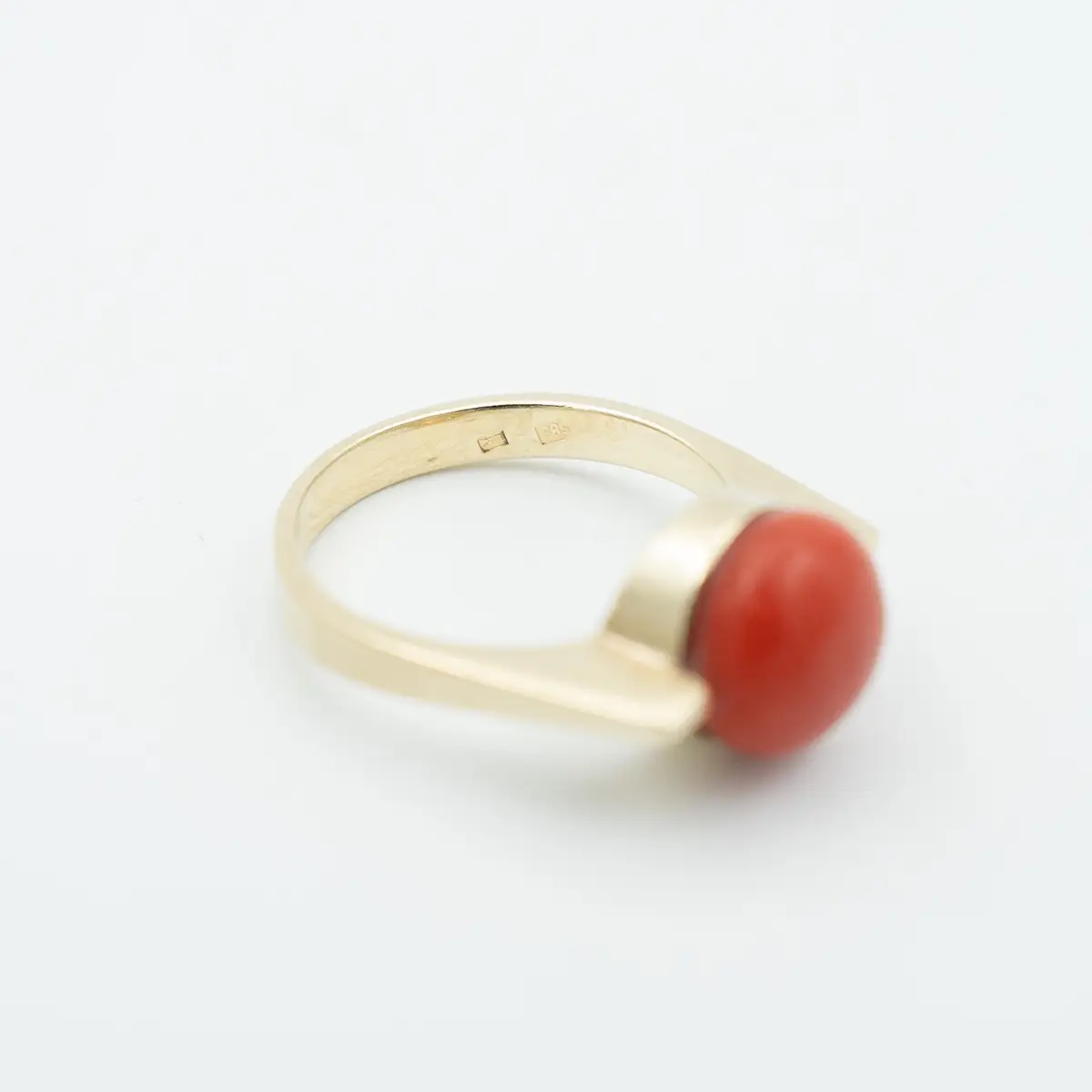 Inel vintage aur 14K si coral natural cabochon - imagine 3