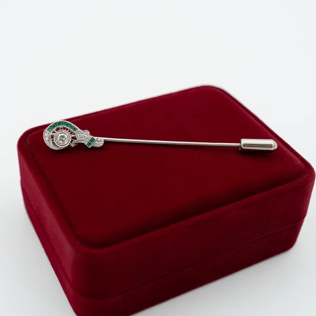 Pin - Brosa pentru rever sau cravata, aur 14K, platina, diamante si smaralde