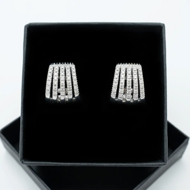 Cercei aur 18K si diamante ce cantaresc 1 ct