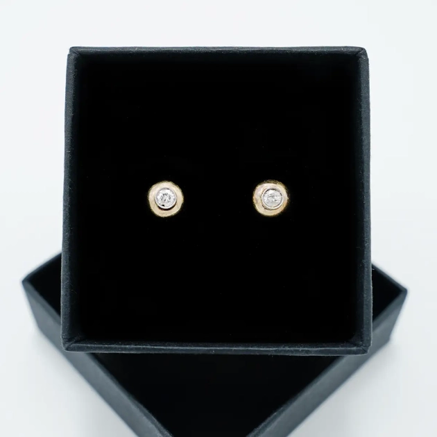 Cercei stud aur 18K cu diamante 0.2ct