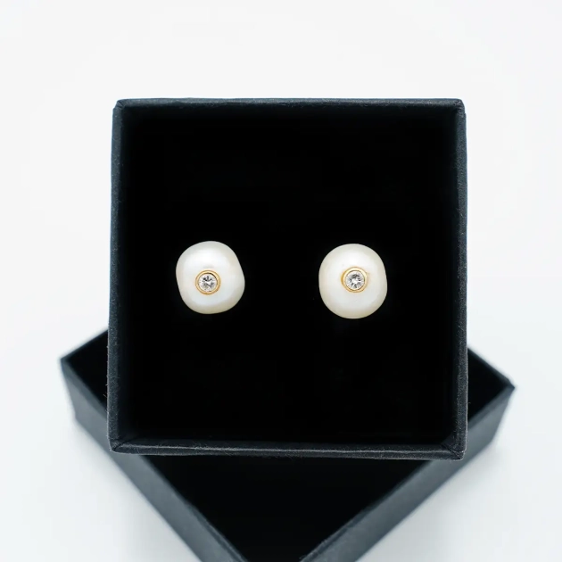 Cercei stud, aur 18K, perle de cultura si diamante