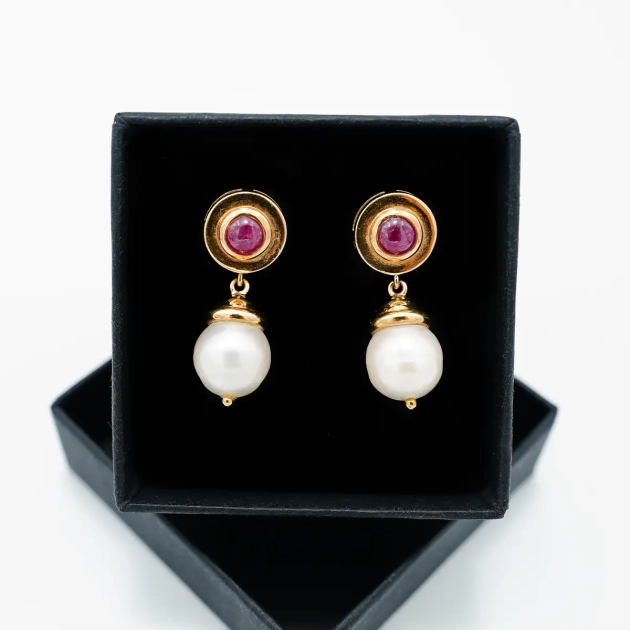 Cercei stud, aur 18K, rubine naturale si perla naturale