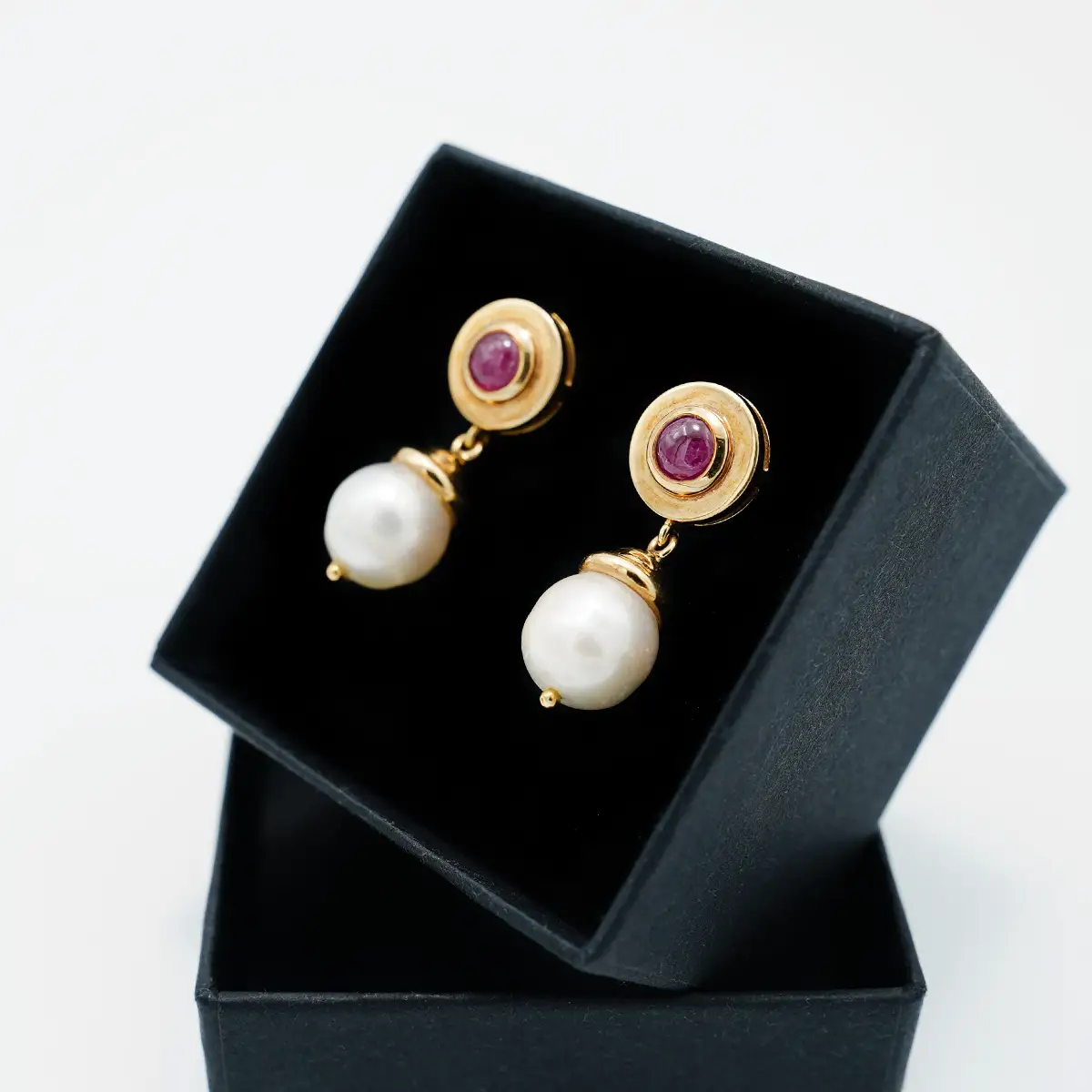 Cercei stud, aur 18K, rubine naturale si perla naturale - imagine 2