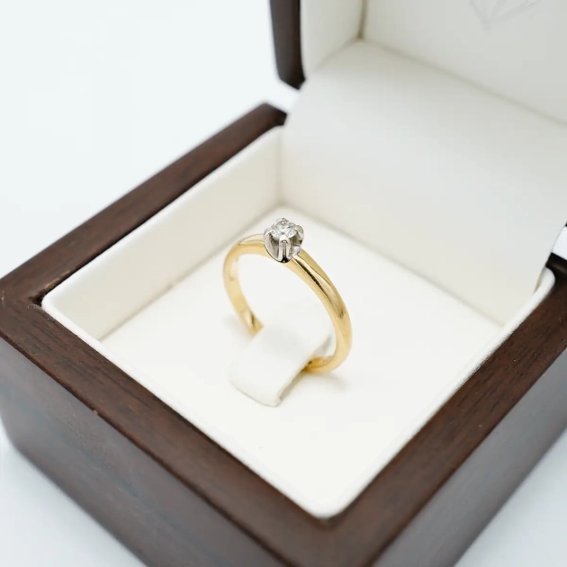 Inel aur 18K cu diamant soliter