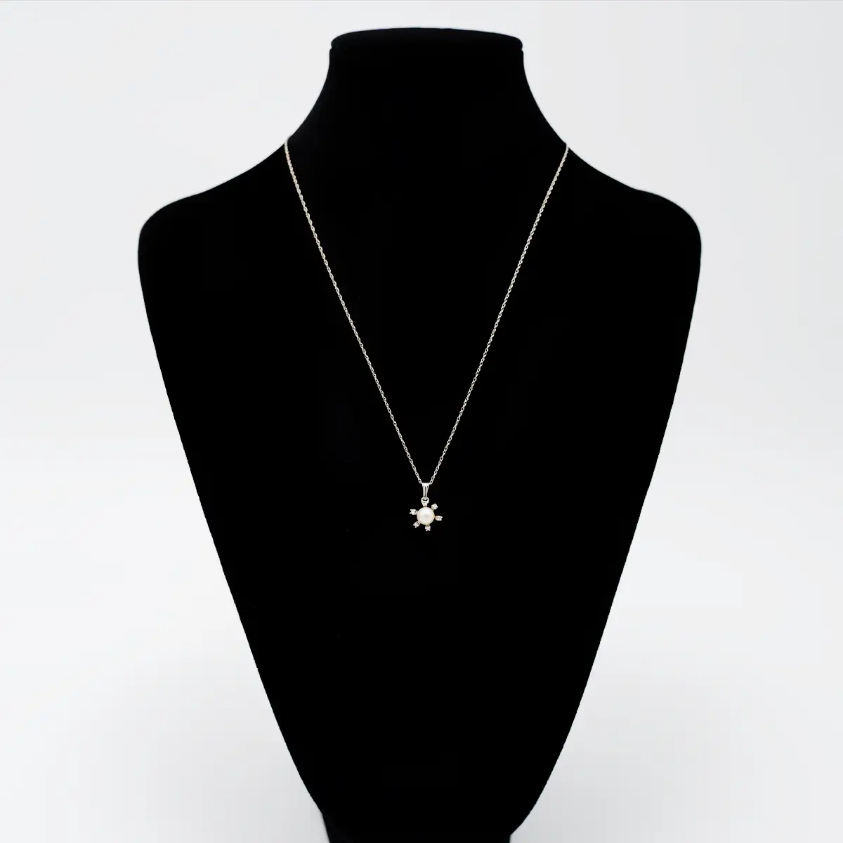 colier cu perle si diamante